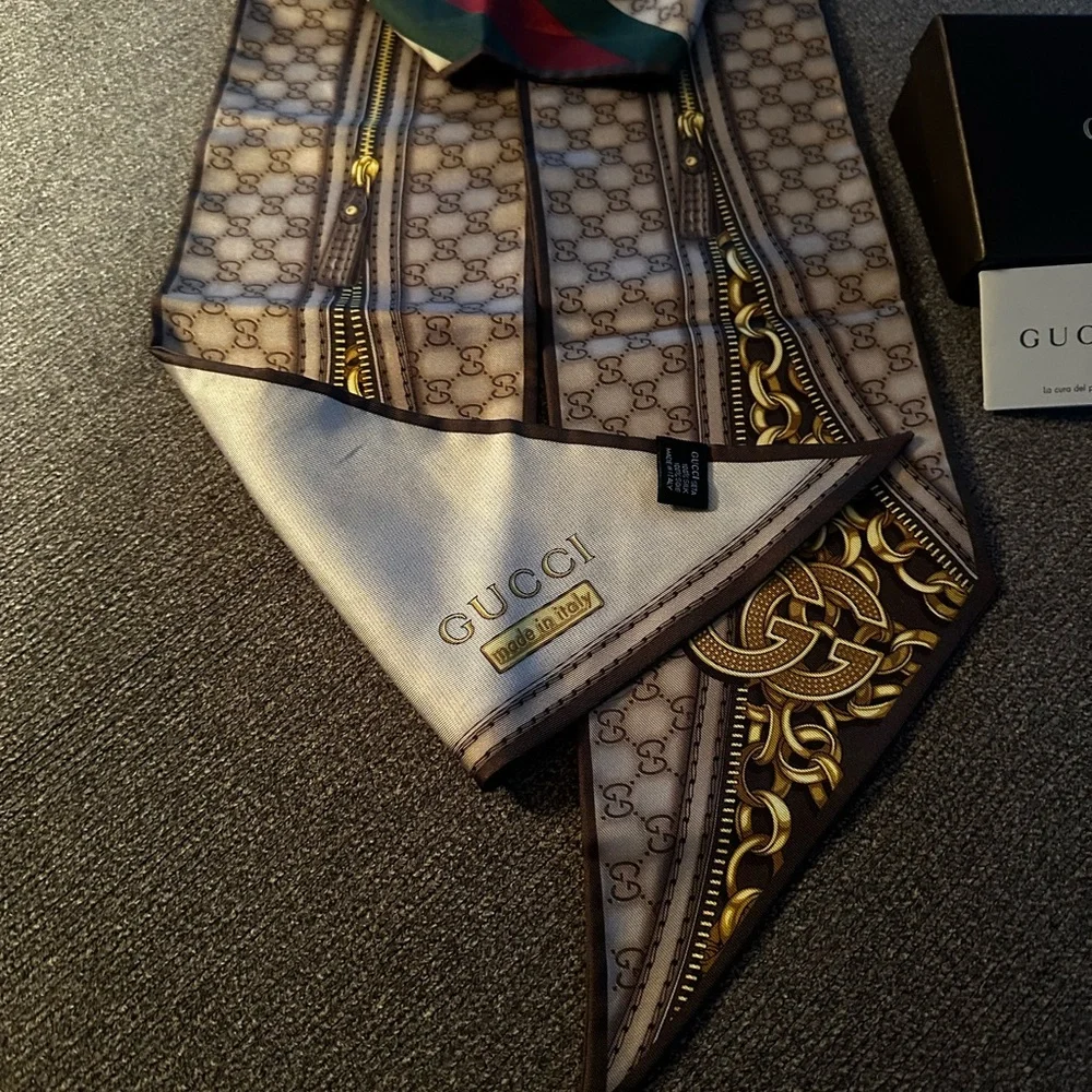 GUCCI ❤️ Scarf Bandana GG Pattern Brown/ Cream Zipper Pattern.  Pre❤️Loved - Picture 6 of 9